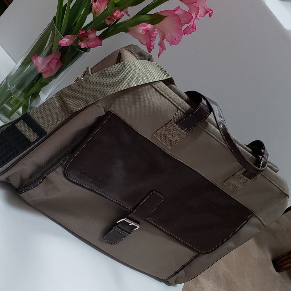 Perry Ellis travel bag